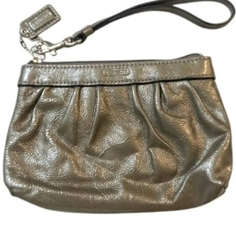 Coach Metallic Green Leather Wristlet – Silver-Tone Zip Clutch / Wallet